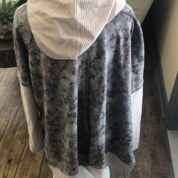 Zip up jacket - Picture 2 of 2